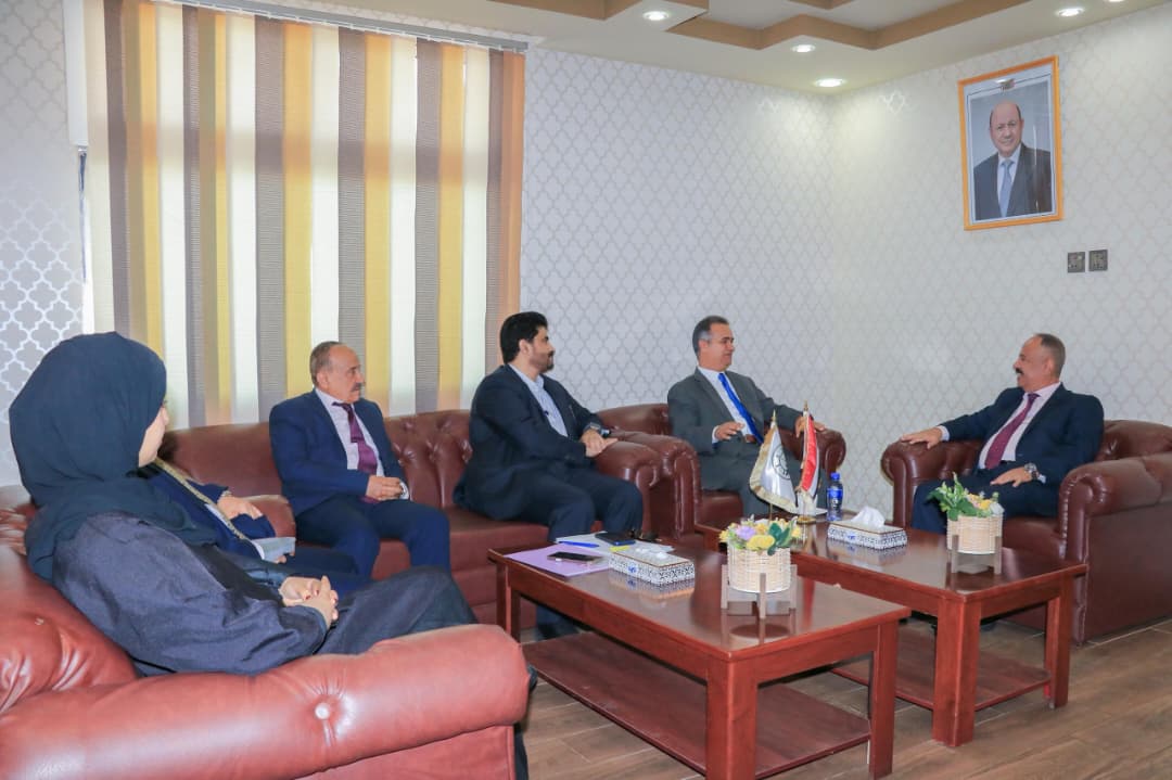 وزير النقل يبحث مع السفير الليبي تعزيز التعاون المشترك في قطاع النقل - وزير النقل يبحث مع السفير الليبي تعزيز التعاون المشترك في قطاع النقل -